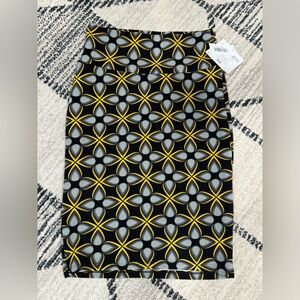 New with tags LuLaRoe Cassie size XS